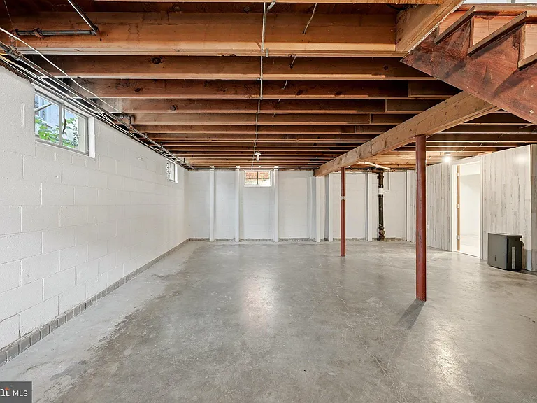 31 E Germain St — Photo 22