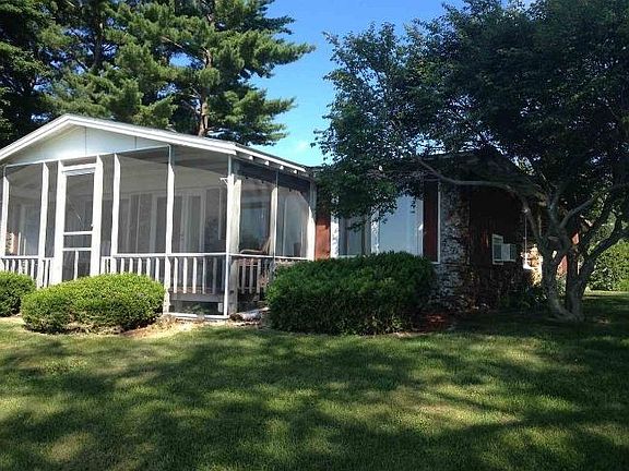 2nd image of 1216 Lakeview Dr