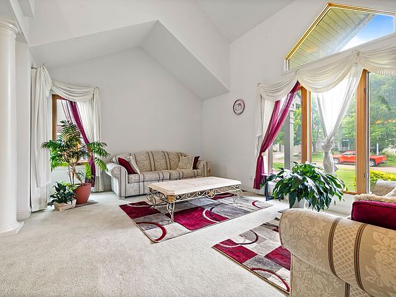 5th image of 1006 NE 24th Ct