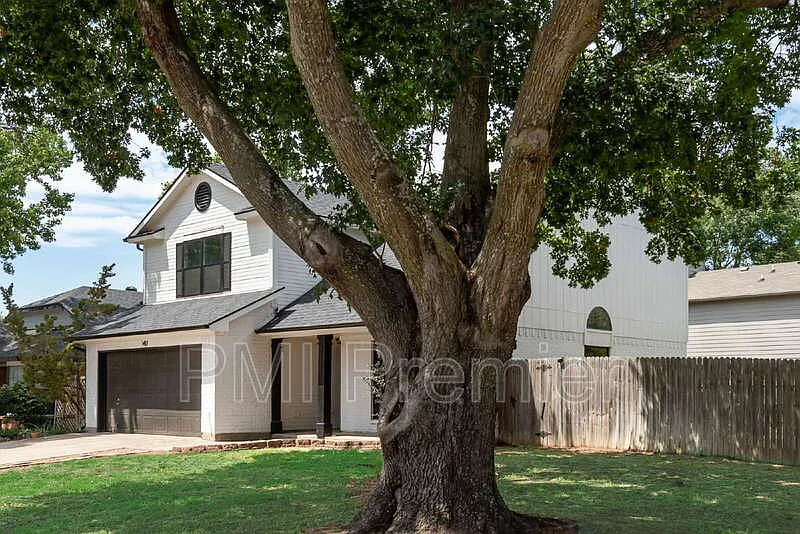 4 bed, 2.0 bath, 1831 sqft, $2,375 — Photo 2