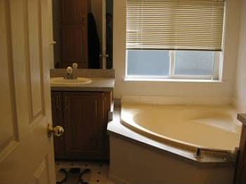 5th image of 2528 Franklin Ave