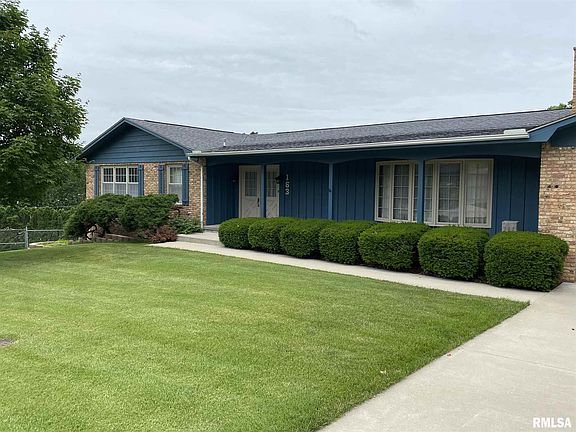 2nd image of 163 Oakwood Pl