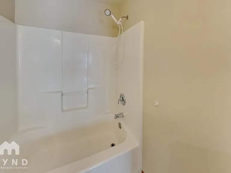 1120 S Clifton Ave — Photo 13
