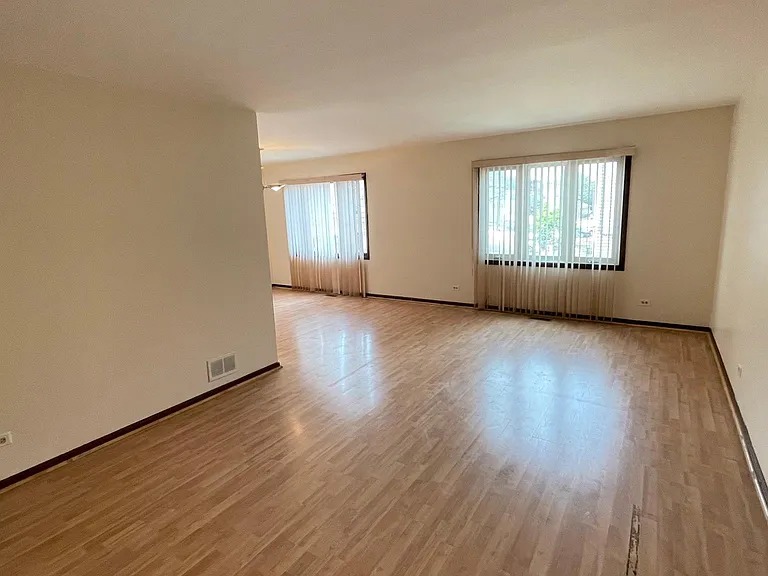 8020 N Kilpatrick Ave #D — Photo 11