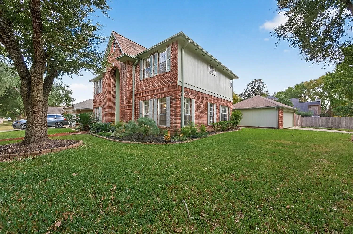 4 bed, 2.5 bath, 2922 sqft, $3,000 — Photo 2