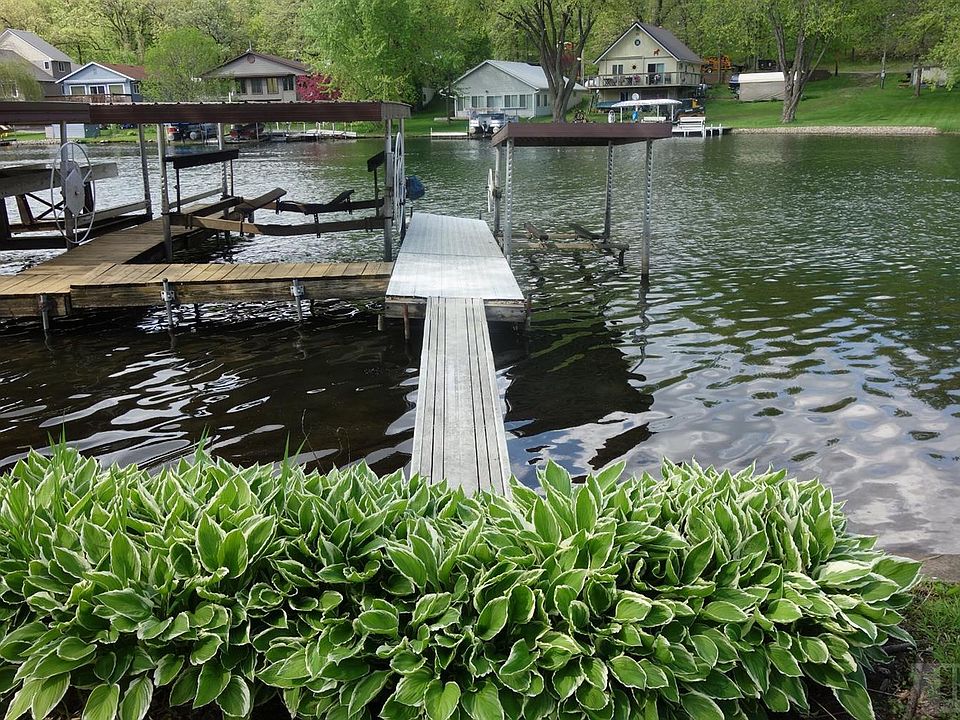 2nd image of 3027 E Lakeshore Dr