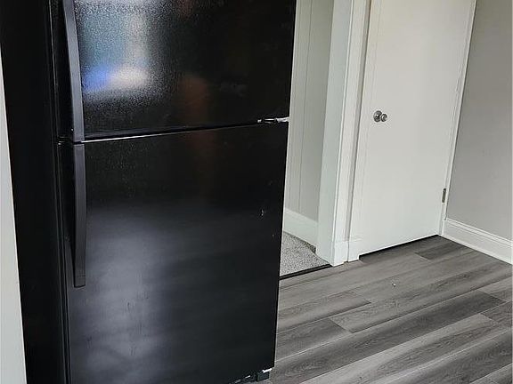 3rd image of 26 E Walnut St