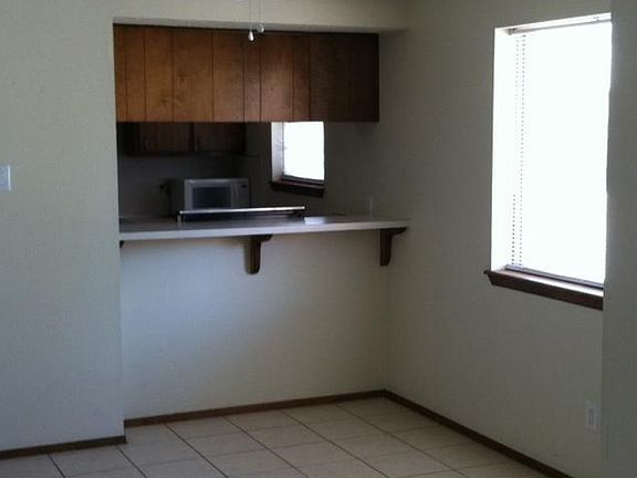 2nd image of 2113 Gladstone St APT B