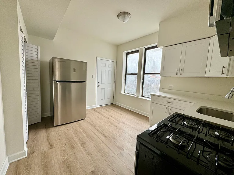 908 S Loomis St #4R — Photo 5