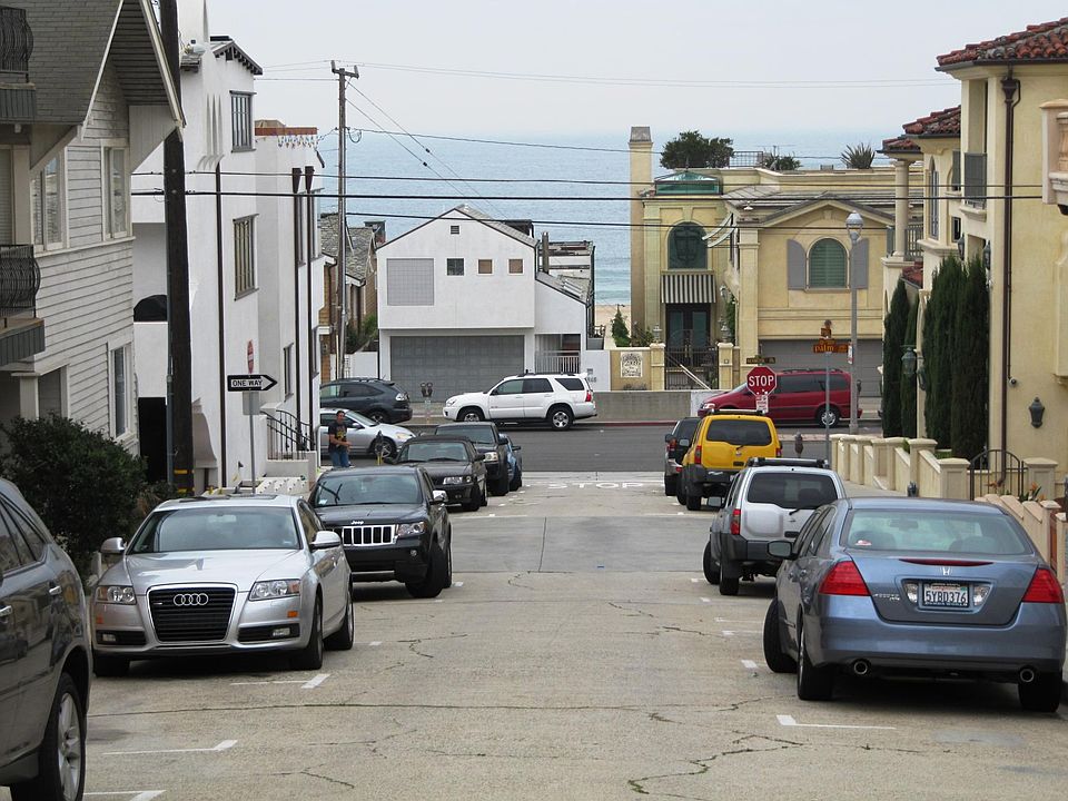 1st image of 2908 Manhattan Ave