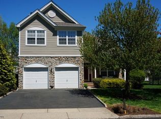7 Stonehouse Dr, Whitehouse Station, NJ 08889