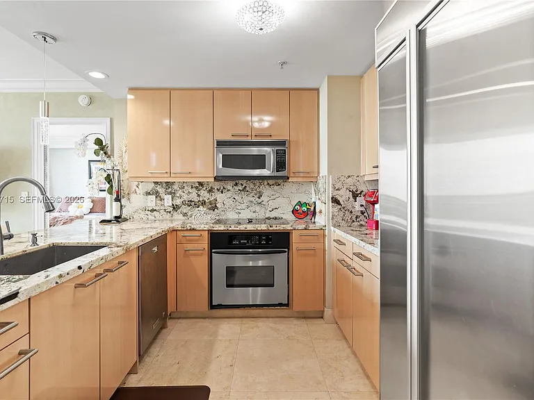 3350 SW 27th Ave #1706 — Photo 6