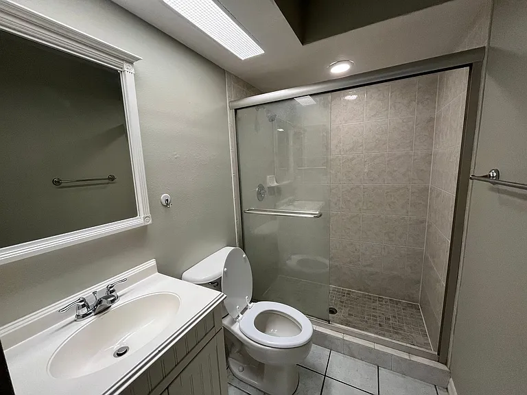 3801 Donna Lynn Ln — Photo 22