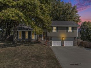 509 Forestglen Ln, Lansing, KS 66043