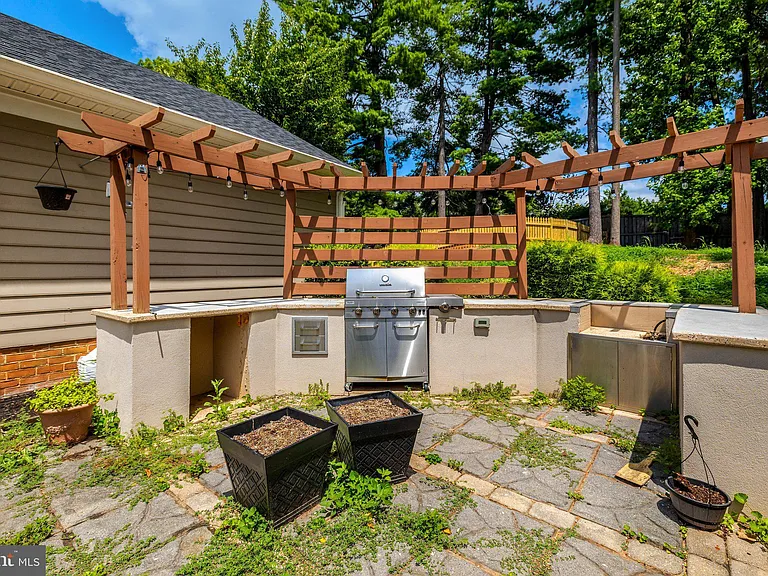 8995 Parliament Dr — Photo 55