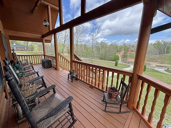4th image of 333 Mountain Crest Dr