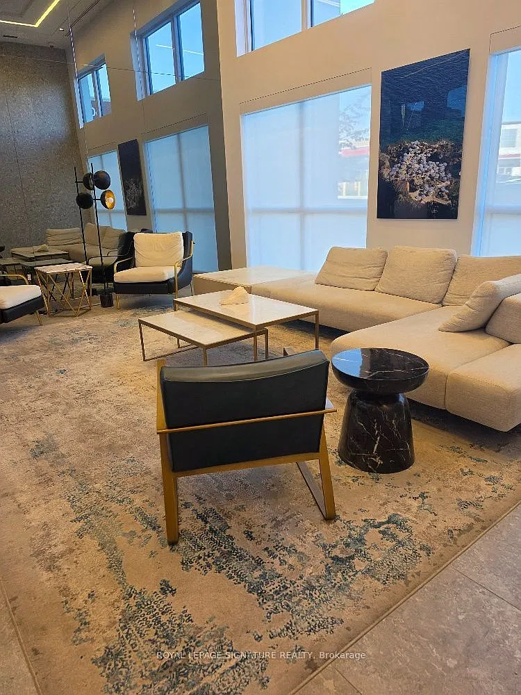 Dunwest Condo — Photo 2