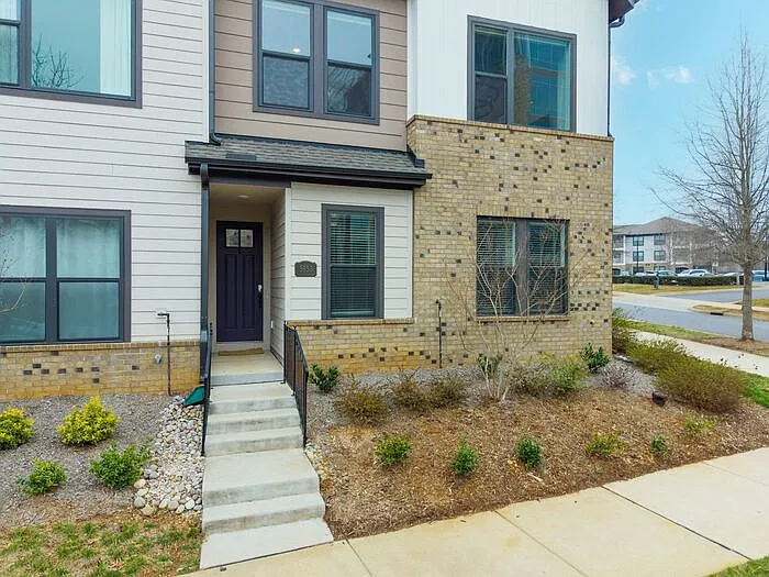 3 bed, 3.5 bath, 2027 sqft, $2,850 — Photo 2