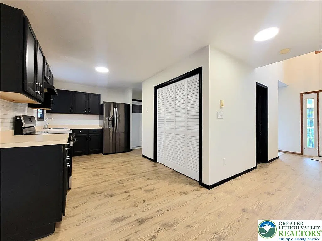 3 bed, 1736 sqft, $1,900 — Photo 4