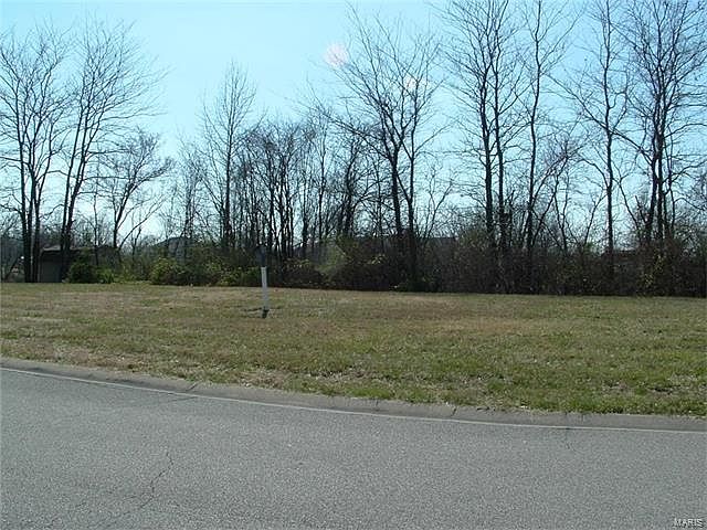 2nd image of 820 Brooke Ln