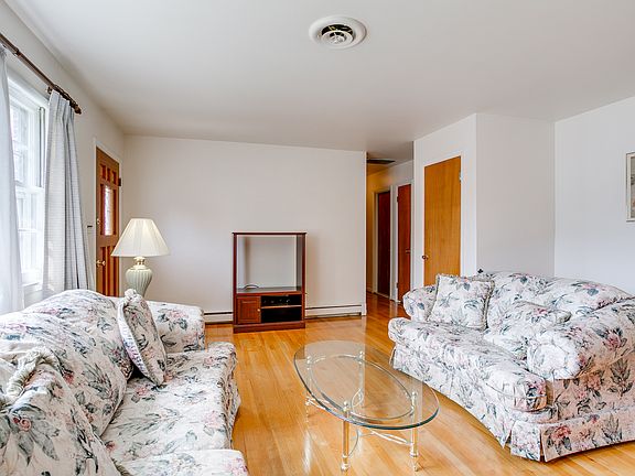 5th image of 106 Carroll Dr