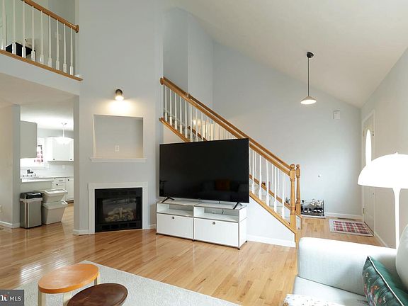 5th image of 216 Amblewood Way