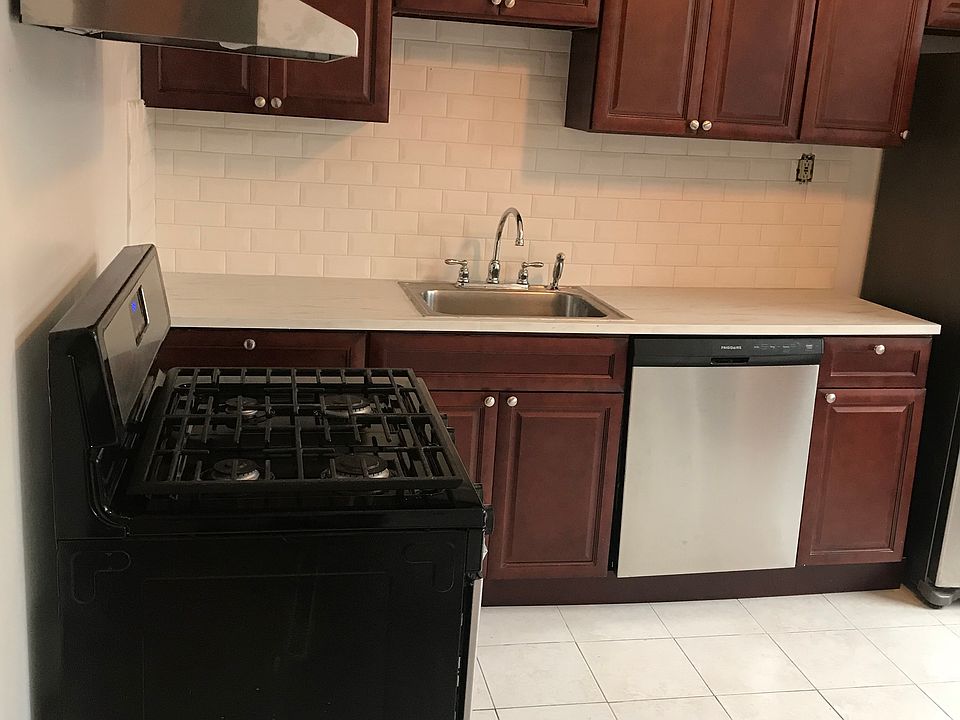2nd image of 129 W 12th St #1