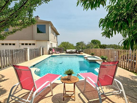 5th image of 104 Betula Dr