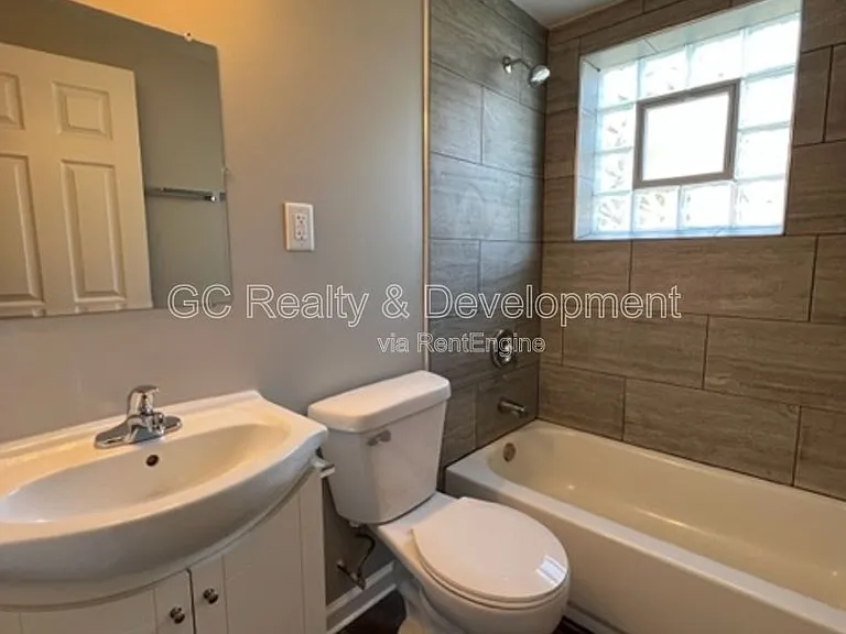 324 E Wilson Ave #C — Photo 12