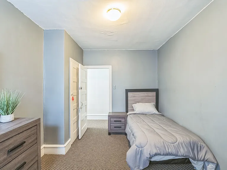 5005 N 12th St #1A — Photo 8