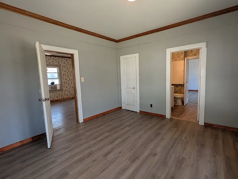 531 W Wallace St — Photo 4