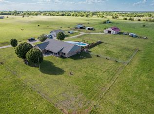 488 W Whitewright Rd, Savoy, TX 75479