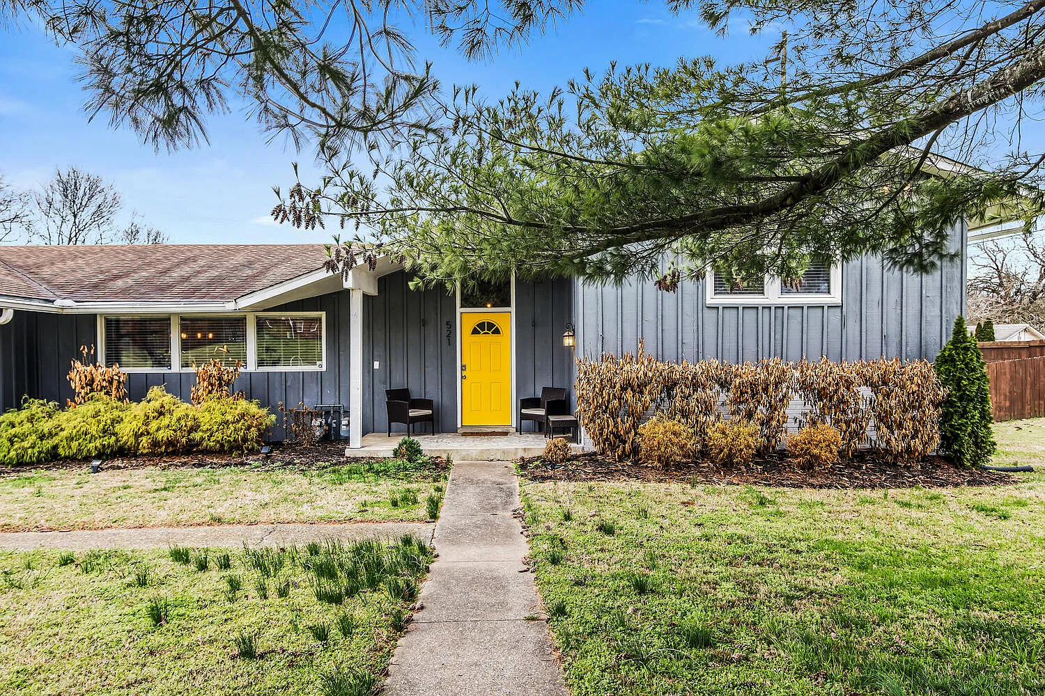 521 Freda Villa — Photo 1