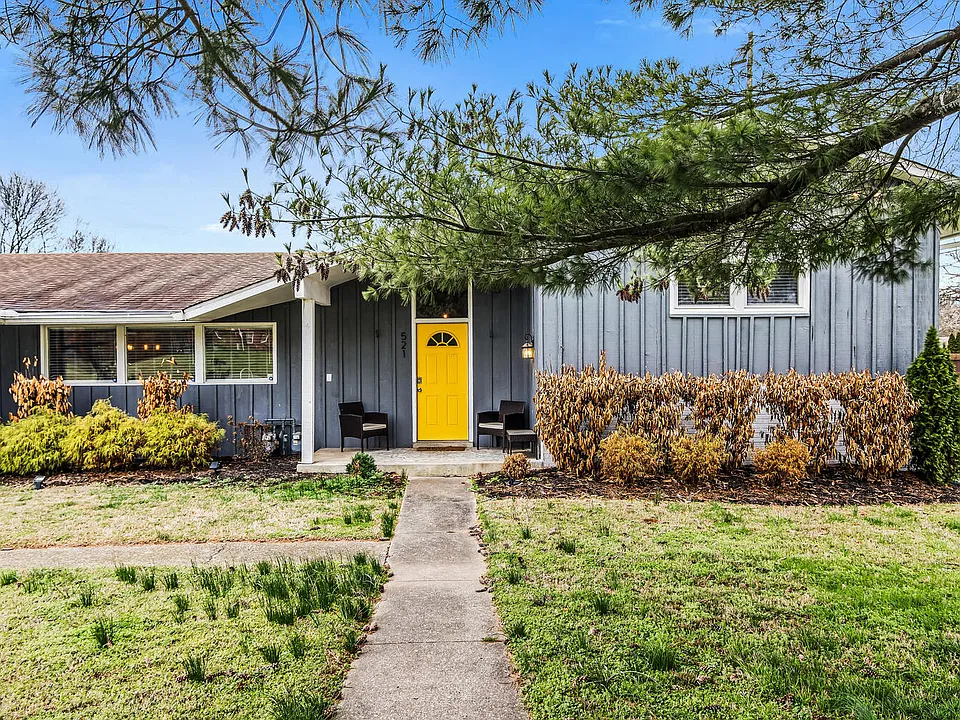 521 Freda Villa
