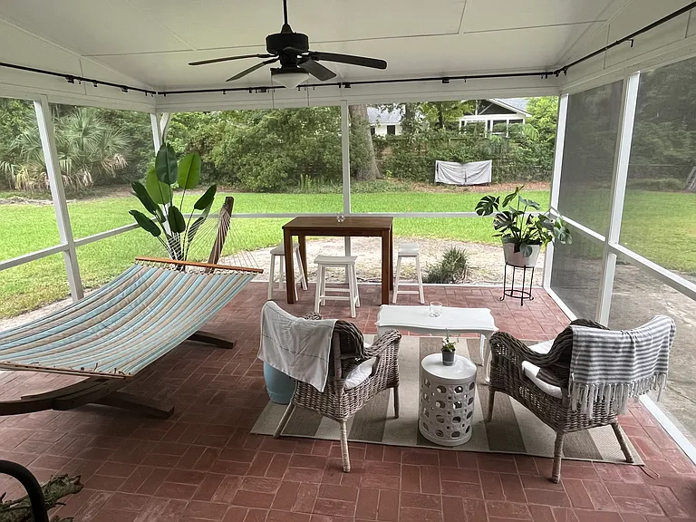 989 Cottingham Dr — Photo 12