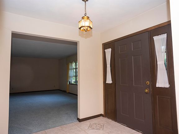 3rd image of 1326 Castlehill Dr