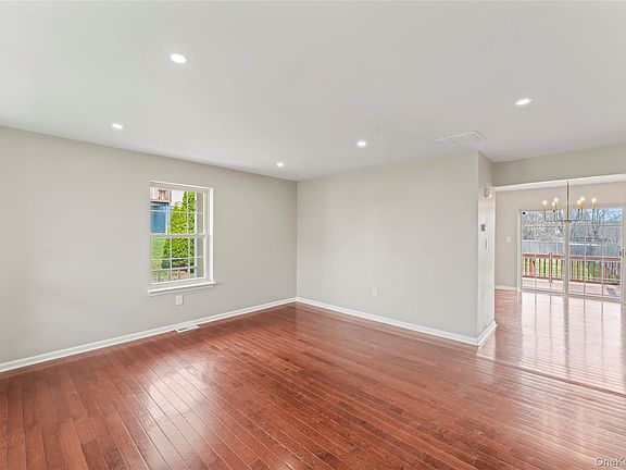 5th image of 99 Evan Road