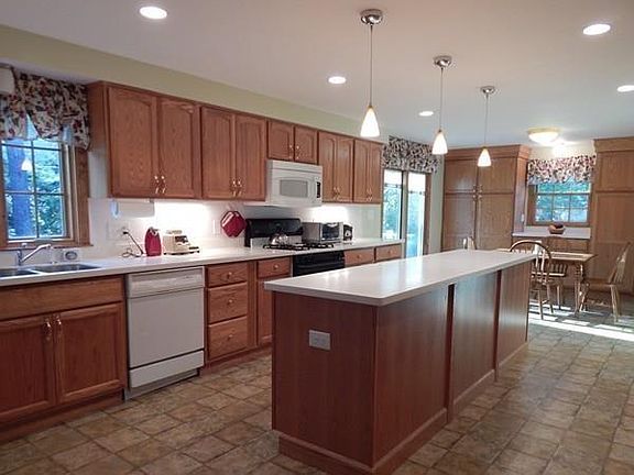 2nd image of 25 Dibuono Dr