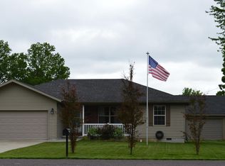 123 Circle Dr, Monett, MO 65708