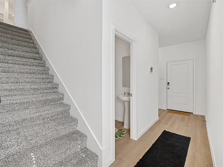 407 Robin St — Photo 21