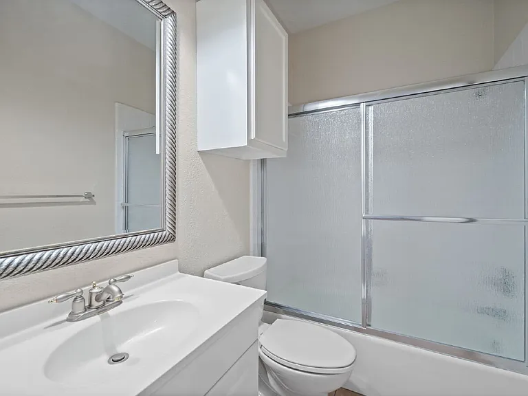 12 Hallmark Dr — Photo 9
