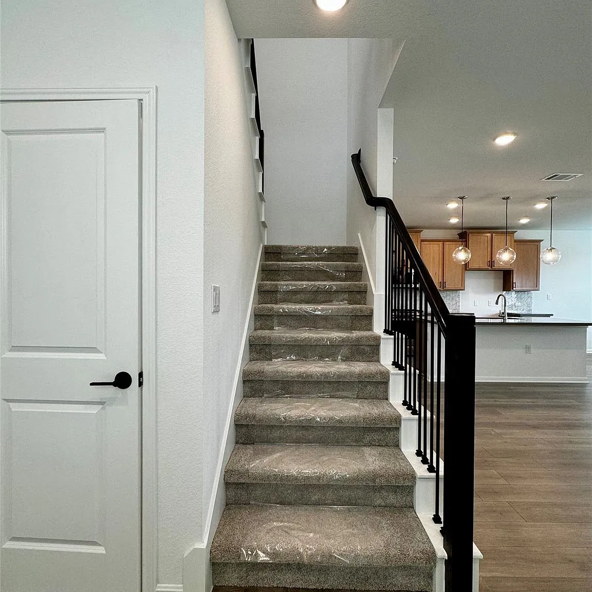 4 bed, 2.5 bath, 2053 sqft, $2,299 — Photo 4