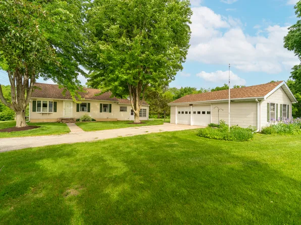 698 N 2853rd Rd, La Salle, IL 61301