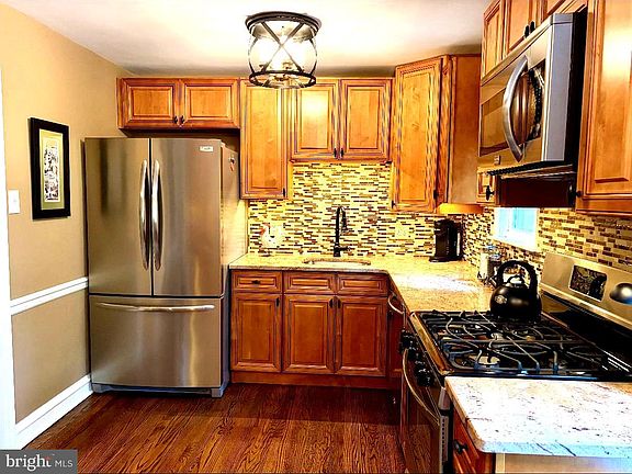 3rd image of 552 Custis Rd