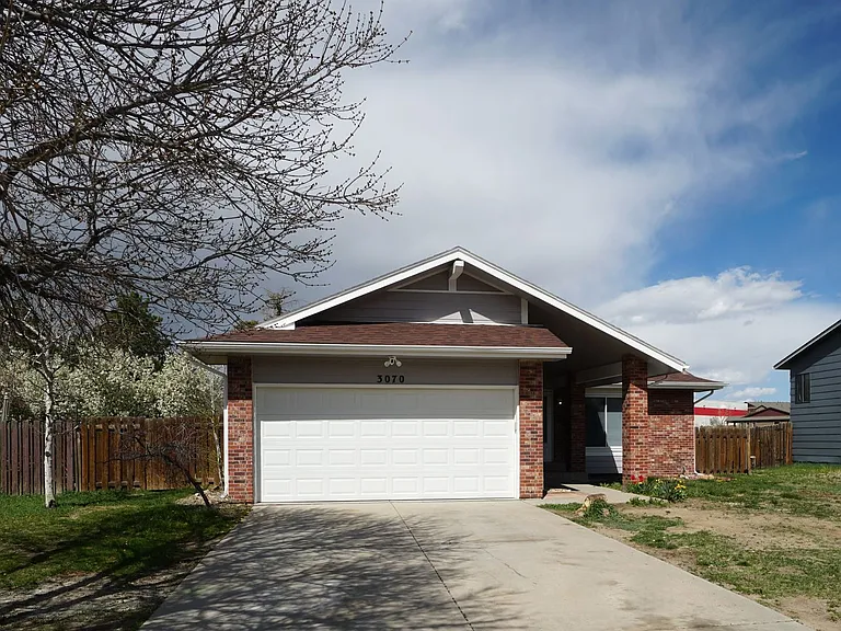 3070 Mirage Dr — Photo 3