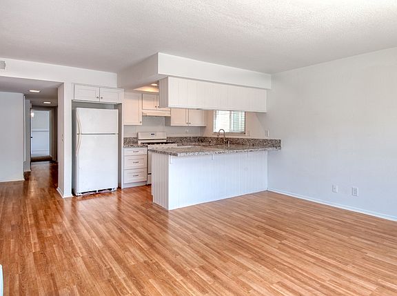 4th image of 221 35th St APT A