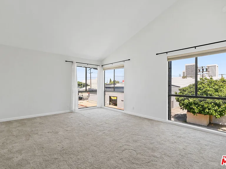 11064 La Grange Ave #4 — Photo 18
