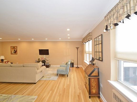 2nd image of 16221 Powells Cove Blvd APT 5J