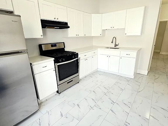 4th image of 260 Winfield Ave