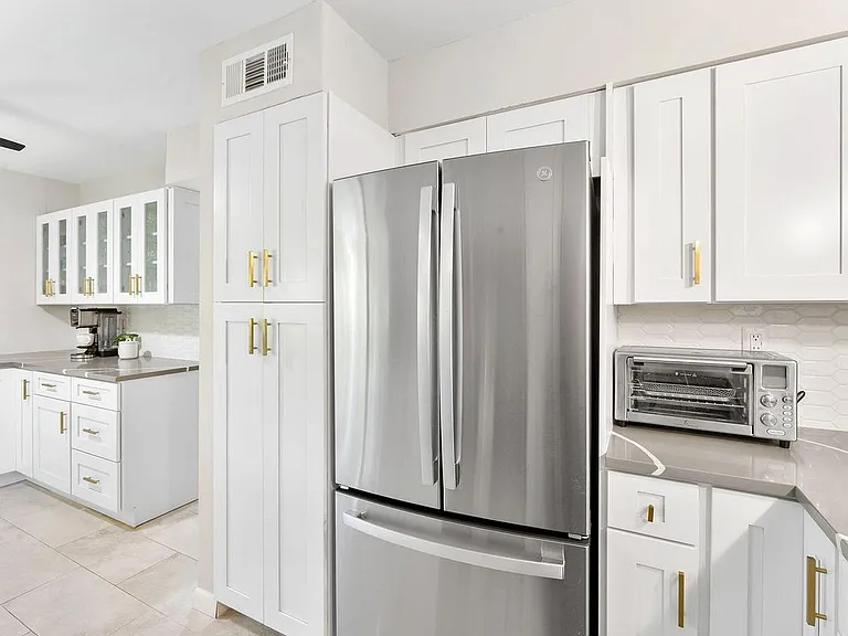 11230 Green Lake Dr #204 — Photo 3